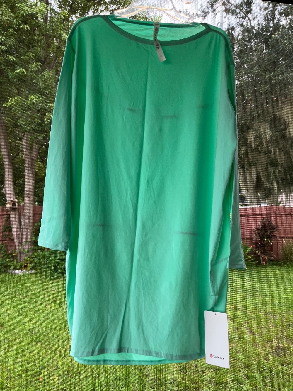 Lululemon Back in Action Long Sleeve Dress in mint/light green size 8